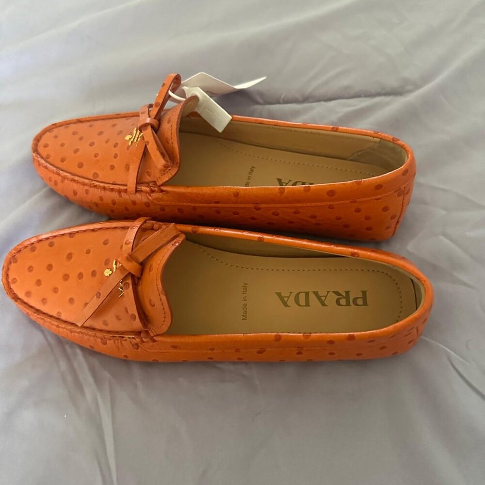 PRADA - Picture 3 of 5